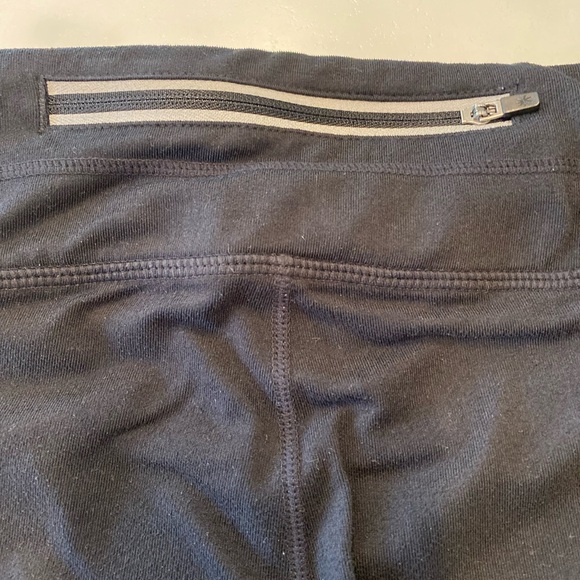 Athleta be free, knicker, crop leggings, Capri style leggings workout pants - Picture 9 of 16